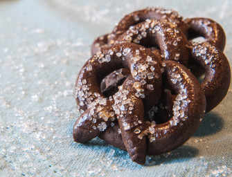 The Finer Cookie: <br>Chocolate Pretzels