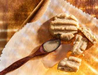 The Finer Cookie: <br>Tahini Almond Cookies