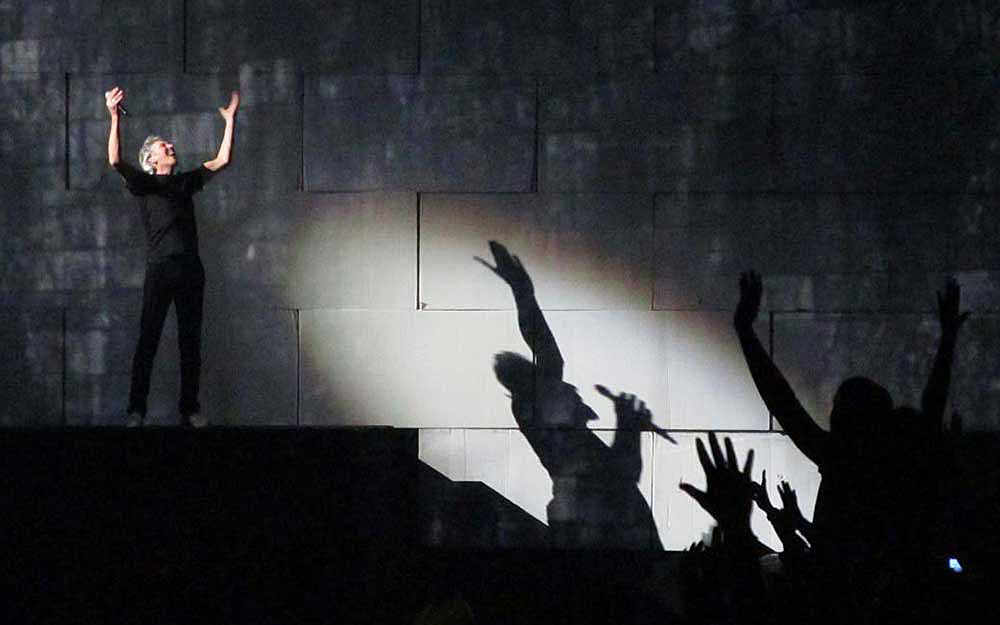 Le Mur - The Wall Live - WestmountMag.ca
