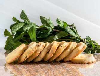 Lemon Cookies with <br>White Chocolate and Mint