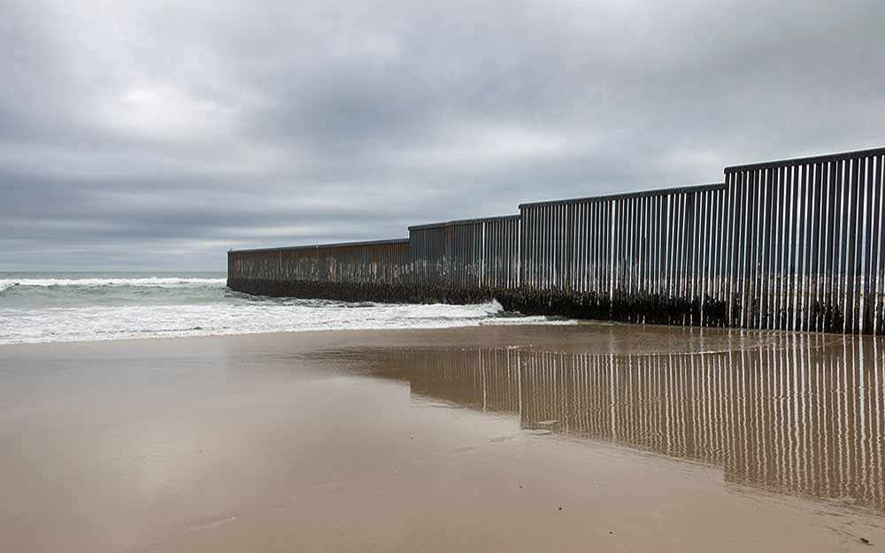 US-Mexico-border-wall_westmountmag