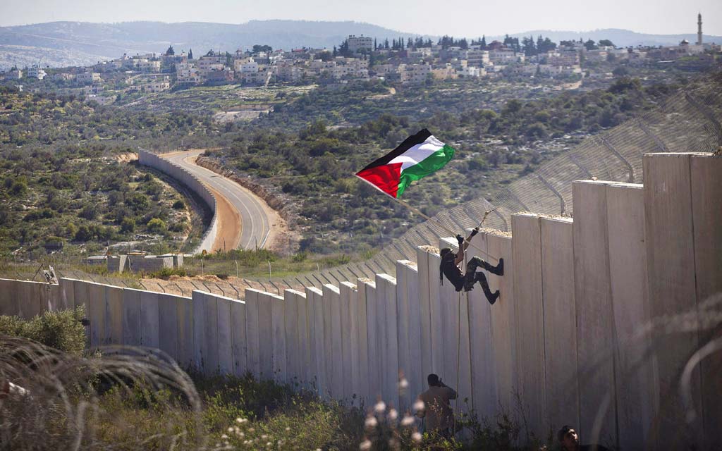 activist-scaling-wall_1024