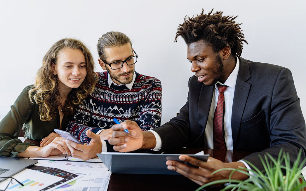 broker-and-clients_1048_westmountmag.ca