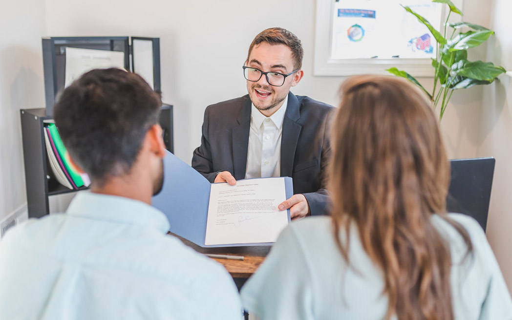 broker-with-clients_1048_westmountmag.ca