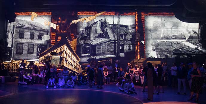 Bon voyage du Cirque Éloize, mis en scène par Fernand Rainville