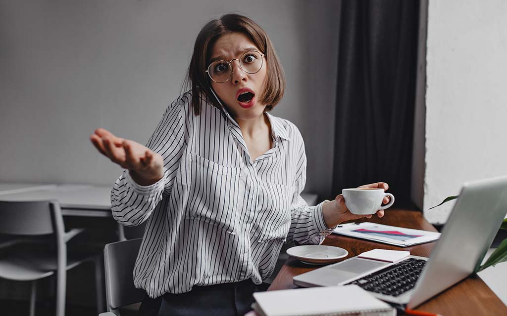 excuses-phone-workplace–freepik_1024