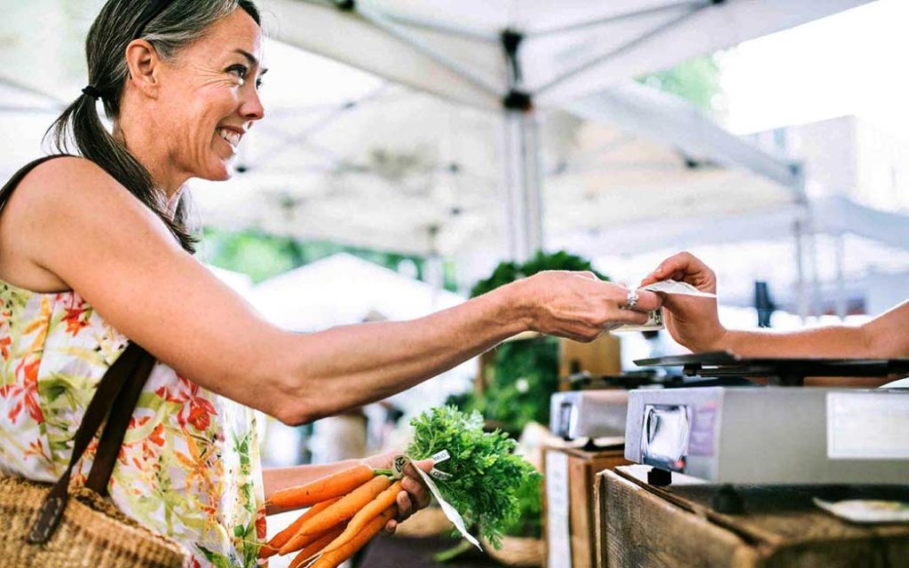 Frugal hopper at the market