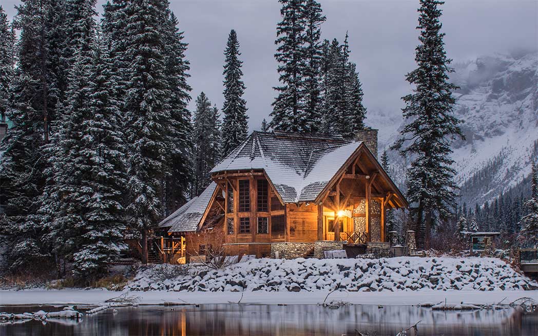 house-in-winter-ian-keefe-unsplash-1048
