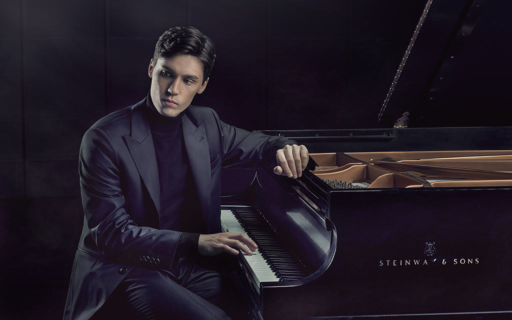 Jaeden-Izik-Dzurko–pianist_1024