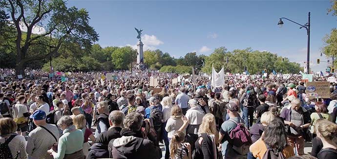 Image tirée du film Voir – Juger – Agir : L’histoire de la JOC au Québec, réalisé par Annie Deniel et produit par André Vanasse