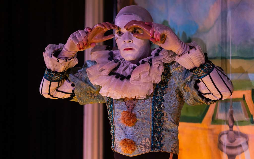 les-clowns–Old-God–Emelia-Hellman_1024