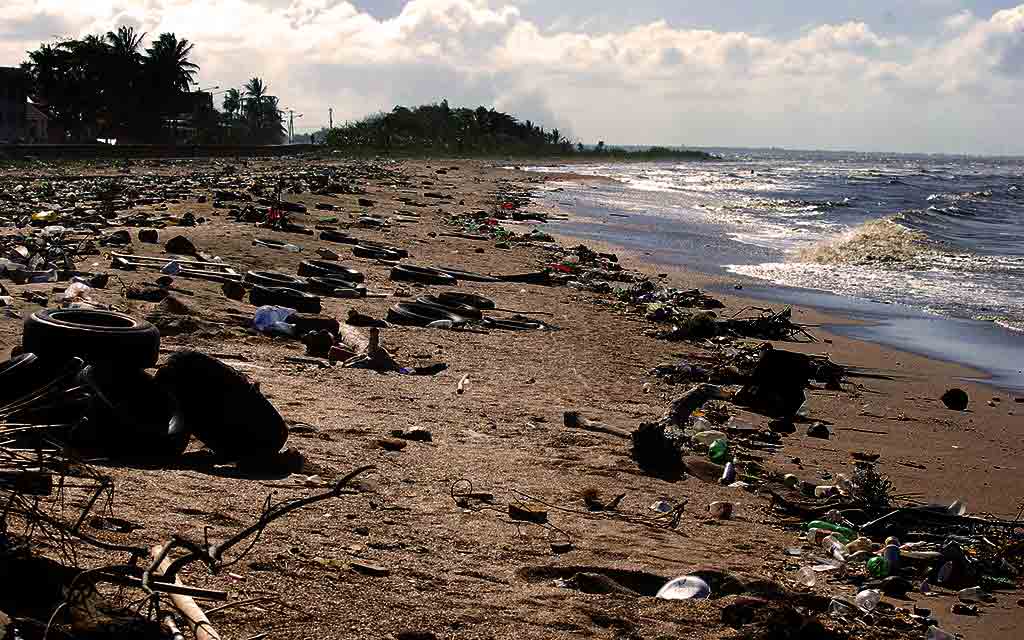 litter-on-beach-guyana_1024