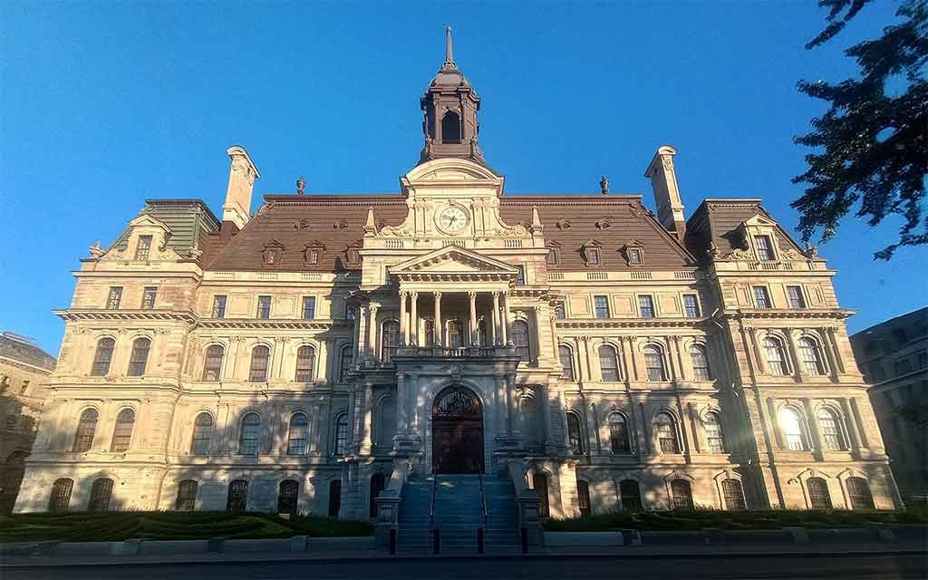 Montreal-City-Hall-at-morning_1024