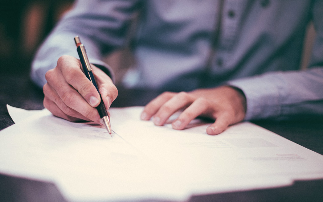 mortgage-signing–scott-graham-unsplash