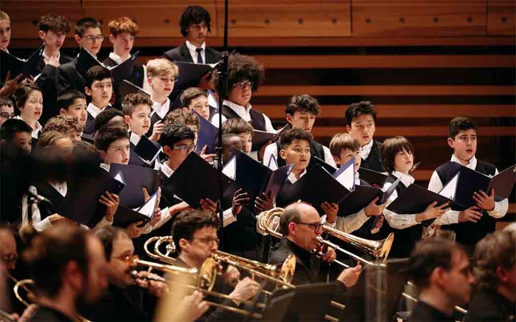 Pour son dernier concert de la saison, l’Orchestre classique de Montréal (OCM) est fier d’accueillir les Petits Chanteurs du Mont-Royal qui célèbrent cette année leur 70e anniversaire