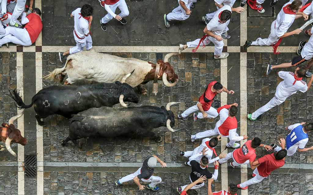 pamplona-running-of-the-bulls_1024