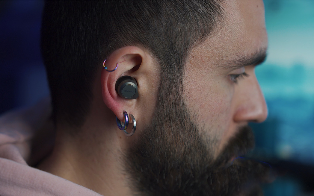 piercing-onur-binay-unsplash-1048