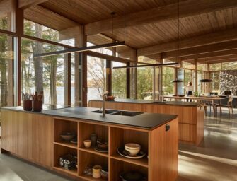 La Résidence du Lac Brome: <br>une maison familiale moderne