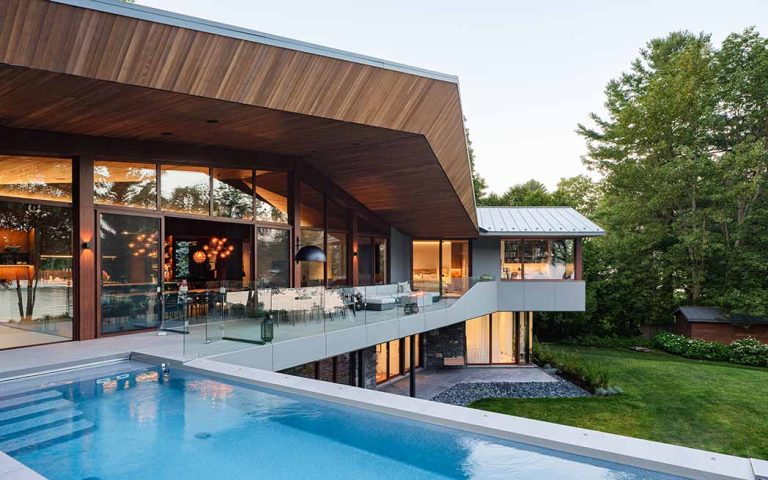 Résidence Lac Memphrémagog signée par MU Architecture en collaboration avec JS Bourdages Architecture - photo: Ulysse Lemerise Bouchard- v2com