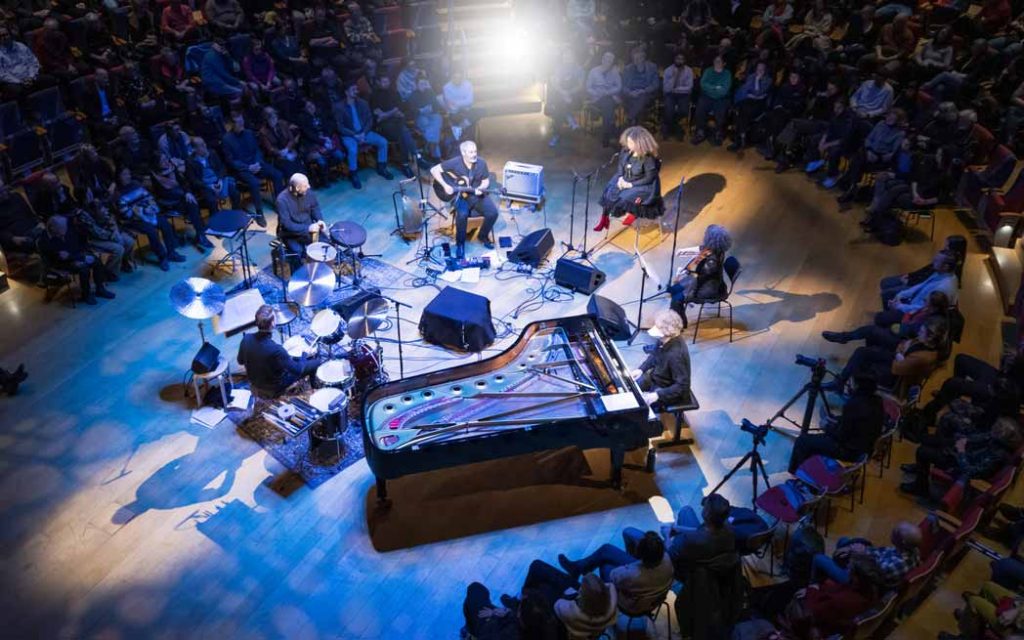 Programme double exceptionnel de la série Rencontres de musique actuelle Festival Suoni per il Popolo présenté par Traquen’Art Gordon Grdina — RU’YA - رؤيا avec Ghalia Benali En première partie : John Hollenbeck — EPIGRAPHS Dimanche 2 novembre 2025 | La Sala Rossa, Montréal