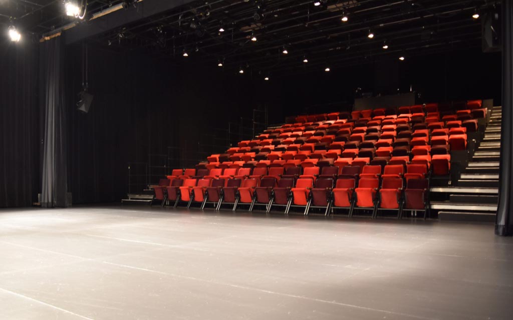 SALLE DU THÉÂTRE AUX ÉCURIES
