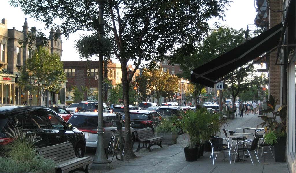 Rue Sherbrooke Street, Westmount QC - photo: Andrew Burlone – WestmountMag.ca