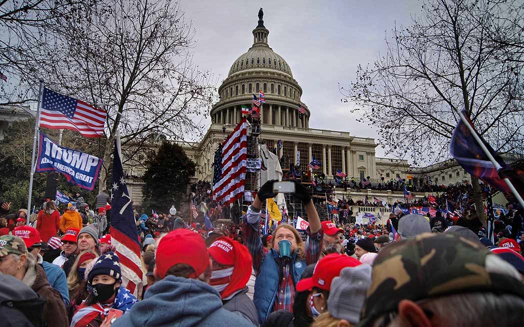 storming-us-capitol