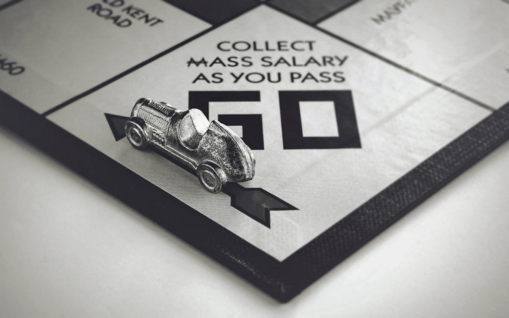 Monopoly - photo: Suzy Hazelwood - Pexels