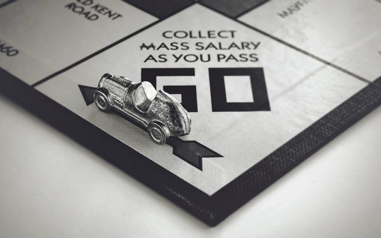 Monopoly - photo: Suzy Hazelwood - Pexels