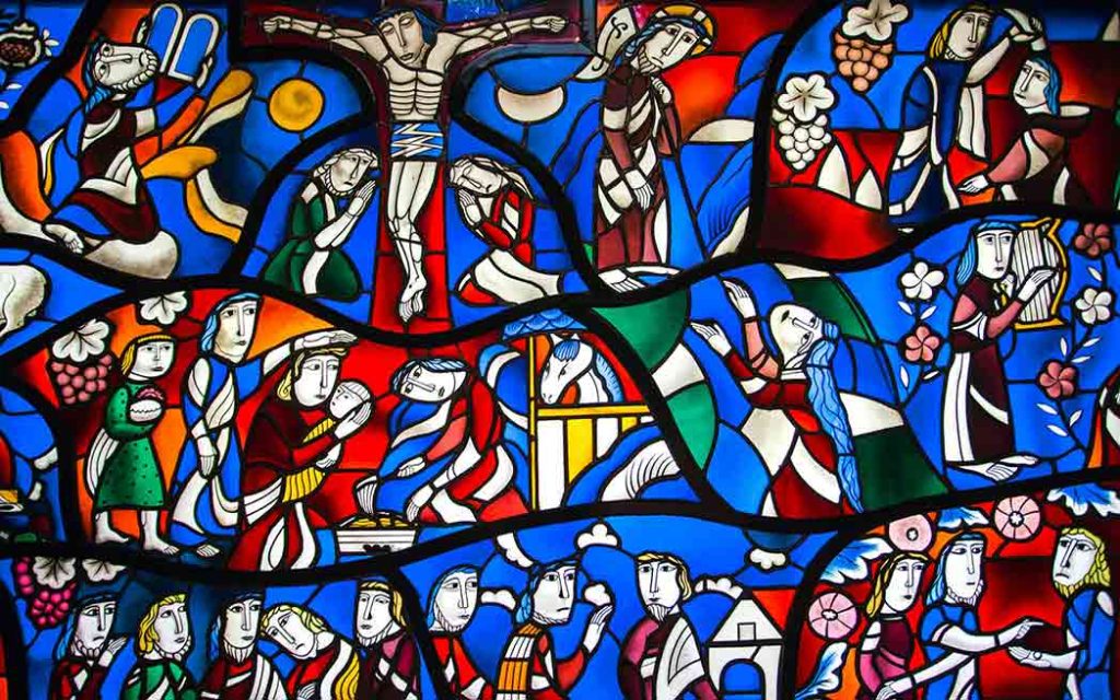 Vitrails / Stained glass windows - Photo: Emma Richter - Unsplash