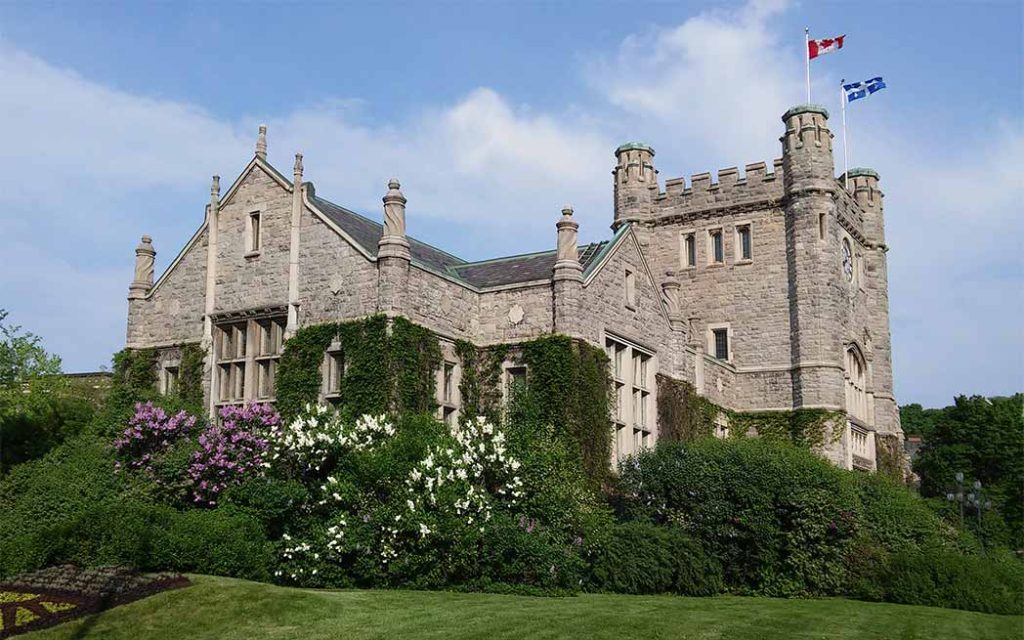 Hôtel de ville de Westmount city hall - photo: © Andrew Burlone - westmountmag.ca