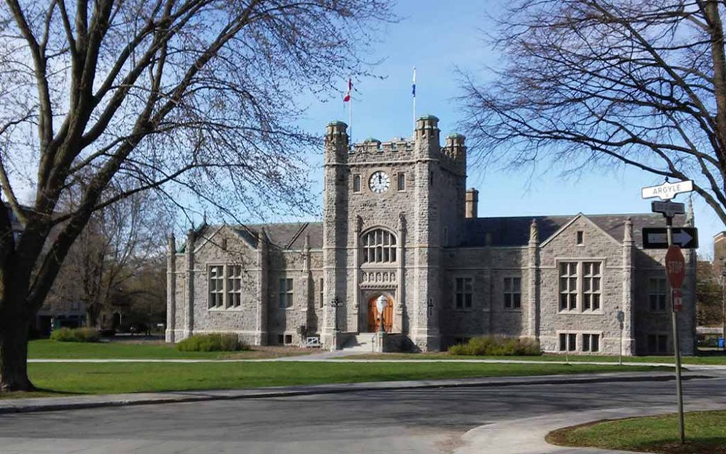 Hôtel de ville de Westmount City Hall - photo: © Andrew Burlone – WestmountMag.ca