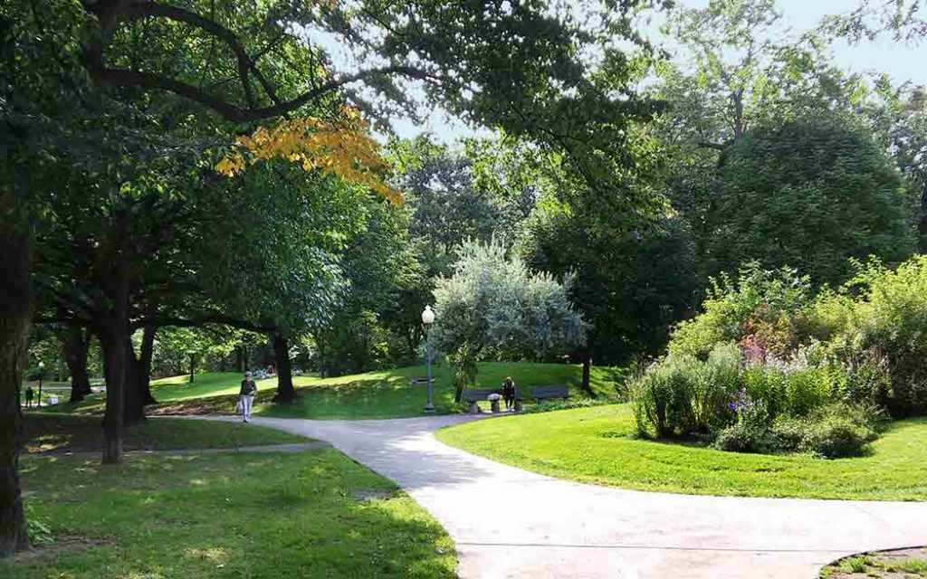 Parc Westmount Park, Westmount QC - photo: Andrew Burlone - WestmountMag.ca