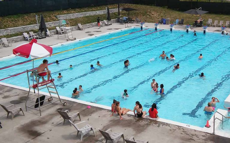 Piscine du centre récréatif de Westmount Recreative Centre pool – photo: © Andrew Burlone – WestmountMag.ca